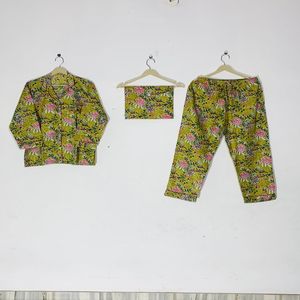 Conjunto de Pijama Floral Estampado a Mano Premium 2026 - Ropa de Dormir de Algodón Artesanal, Ropa de Verano para Mujer y Regalo de Loungewear - Product Image 1