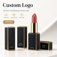 Rouge à lèvres de luxe en cuir personnalisé avec logo, finition mate velours, tube carré à bordure dorée, végétalien, maquillage OEM