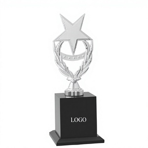 Trofeo ejecutivo premium diseñado para premios de liderazgo y programas de reconocimiento profesional, trofeo estrella con base negra. - Product Image 2
