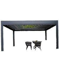 Pergola moderne intelligente en aluminium à lattes effet bois avec éclairage RGB contrôlable par application et capteur de pluie automatique