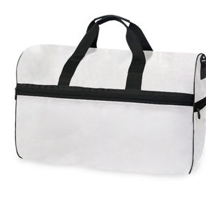 Sac de voyage et de sport pour femme, grand format, imprimé animal léopard, personnalisable, durable, idéal pour le week-end et la gym - Product Image 6