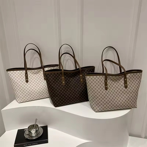 Sac à main de luxe de grande capacité de haute couture, couleur unie, pour femmes, fermeture ouverte, sac à bandoulière en PU avec logo personnalisé, toutes saisons - Product Image 6