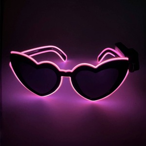 Occhiali da Sole a Forma di Cuore con Perle <span class=keywords><strong>e</strong></span> Diamanti LED in Plastica per Donne - Regalo per Damigelle per Halloween, <span class=keywords><strong>Pasqua</strong></span> <span class=keywords><strong>e</strong></span> Matrimoni - Product Image 4