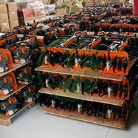 Nueva Desbrozadora Agricon GX-35 Roja de Acero Inoxidable a Gasolina con Mochila, Recortadora de Maleza y Bordeadora, 8 Accesorios para Agricultura y Jardinería