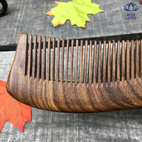 Peigne en bois au meilleur prix pour les soins des cheveux en provenance du Vietnam
