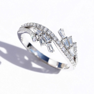 Bague de fiançailles pour femme T0053, sertie de diamants taille émeraude, monture pavée, bijoux de mode - Product Image 2