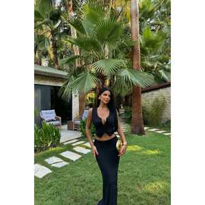 Ensemble décontracté d'été BLACK MAISIE : Gilet et jupe taille XL en Spandex avec col à nœud, longueur au-dessus du genou, personnalisable avec votre logo - Product Image 2