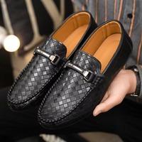 Mocassins pour hommes en cuir gaufré à carreaux avec boucle à barre métallique, à enfiler, semelle souple, pour la conduite et le style business décontracté