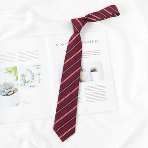 Dasi Poliester Ikat Tangan Gaya Korea Warna Coklat Bergaris Hijau Merah untuk Seragam Sekolah JK Aksesori Gaya Preppy Grosir Pria Wanita - Product Image 3