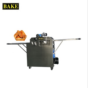 Machine à rouler les feuilles de pâte à mouler à <span class=keywords><strong>croissant</strong></span> compétitive coupe-pâte avec cinq couteaux à vendre au <span class=keywords><strong>meilleur</strong></span> prix - Product Image 1