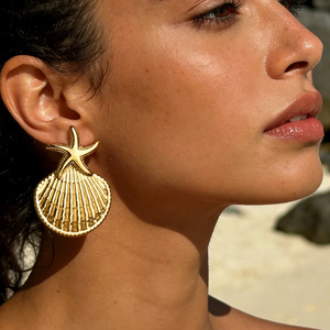 Boucles d'oreilles pendantes en forme d'étoile de mer et de coquillage, plaquées or 18 carats, en acier inoxydable, thème océan, bijoux tendance - Product Image 1