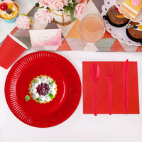 Ensemble de vaisselle jetable de couleur rouge unie, assiettes, gobelets et couverts en papier multicolores pour la décoration de fête de naissance, d'anniversaire ou de mariage