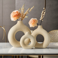 Vase en céramique moderne et élégant, design Art Déco créatif, décoration de table pour la maison, utilisation intérieure, résistant à la lumière du soleil, décoration de la maison