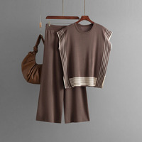 Ensemble de Mode Tricoté pour Femme : Costume Raffiné, Tricot Ample et Pantalon Rayé à Jambe Large