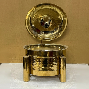 Plat à chafing rond traditionnel indien en laiton avec base martelée en acier inoxydable, chauffe-plats pour buffet, idéal pour hôtels, restaurants et banquets - Product Image 1