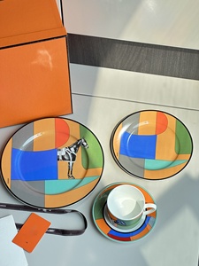 Service de table en céramique et porcelaine de qualité supérieure pour la maison : assiettes occidentales, tasses et vaisselle à steak en porcelaine fine - Product Image 4