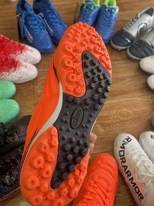 Chaussures de football pour hommes en gros à prix réduit, chaussures de football pour étudiants, produit en stock, vente chaude - Product Image 5