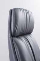 Chaise de bureau de direction en PU de luxe avec cadre en aluminium, pivotante, confortable et ergonomique pour les patrons et les managers
