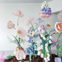 Ensemble de fleurs en organza géant léger et respectueux de l'environnement en papier de soie artisanal rose violet sur pied pour les mariages