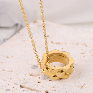 Collar con Colgante de Engranaje de Acero Inoxidable Chapado en Oro de 18K, Diseño Geométrico, Joyería para Mujer, Estilo Europeo Americano - Product Image 2
