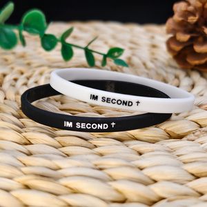 Bracelet en silicone gaufré éco-responsable GOD IS <span class=keywords><strong>FIRST</strong></span> <span class=keywords><strong>I</strong></span> <span class=keywords><strong>AM</strong></span> SECOND, largeur 5 mm, fin, sportif, chrétien, en gros et en stock - Product Image 4