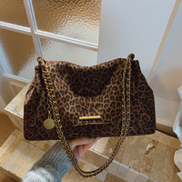 Nouveauté 2026 : Sac fourre-tout en daim imprimé léopard pour femme, grande capacité, sac à bandoulière vintage avec chaîne, sac à main décontracté et tendance pour usage quotidien