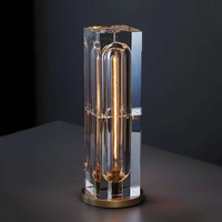 Lampe de table PM Nordic Light Luxury Crystal, design moderne et simple, pour salon, chambre, bureau, salle de séjour, modèle créatif et personnalisé.
