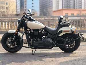 Harley-Davidson FatBob 114V, <span class=keywords><strong>moteur</strong></span> bicylindre refroidi par eau, moto cruiser américaine, alliant style et performance - Product Image 2