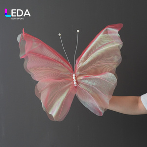 Fondo de Boda y Decoración de Pasillo LEDA con Mariposas Coloridas de Seda Moderna, con Tamaño y Color Personalizados para Eventos - Product Image 2