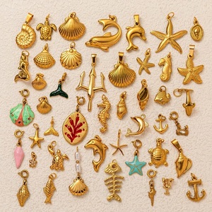 Colgante Personalizado con Baño de Oro de 18K, Diseño de Luna y Estrella, Cadena Hecha a Mano, Unisex, para Uso Diario, Moderno - Product Image 1