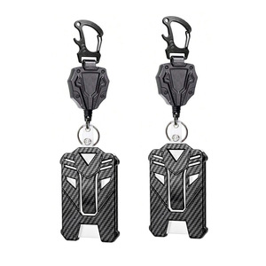 Porte-clés rétractable anti-perte en alliage de zinc avec boucle à tirage facile, support de carte vertical en fibre de carbone noire, vente en gros - Product Image 1