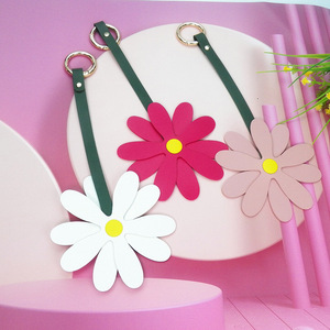 Personalized Pu Leather Daisy <b>Keychain</b> Adornment Handbag Pendant Bag Charm Decoration Gifts Charm Hanging for Women Bags - Product Image 4