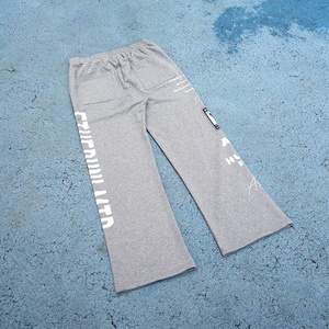 Produttori di Pantaloni della <span class=keywords><strong>Tuta</strong></span> <span class=keywords><strong>Oversize</strong></span> Grigi da Uomo in French Terry da 400 Gsm con Grafica Stile Y2k - Product Image 2