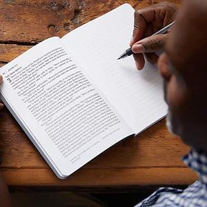 Bán buôn tùy chỉnh tạp chí cho phụ nữ cảm hứng a5 máy tính xách tay <span class=keywords><strong>2025</strong></span> pvc da kế hoạch câu cầu nguyện kinh thánh tạp chí - Product Image 5