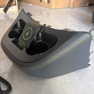 Per Mercedes-Benz Vito Metis: Portabicchieri Originale per Console Centrale con Ricarica Wireless - Accessori di Lusso per l'Aggiornamento - Product Image 4
