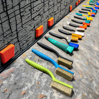 Brosse à craie grimpante en poils de sanglier avec manche en plastique