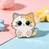 Venta al por mayor del fabricante: Pines de esmalte personalizados de gatos lindos, pines de solapa de gatos de dibujos animados, insignias metálicas duras y blandas con purpurina