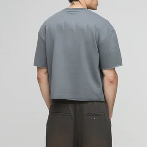 Camiseta Corta Informal de Cuello Redondo 100% Algodón para Hombre, Fabricada Profesionalmente, con Puños Crudos y Corte Cuadrado - Product Image 3