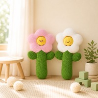 Coussin en peluche en forme de fleur avec visage souriant et tige verte rose et blanche, coussin rembourré pour la décoration du canapé et cadeau pour une ambiance douillette