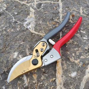 Sécateur bypass Hisaichiro 826B, lame en acier inoxydable, poignée rouge, pour cueillir les fruits, diamètre de coupe 10-20 mm - Product Image 4