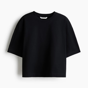 เสื้อยืดครอปผู้หญิงสไตล์ชิคสำหรับคนเมือง ออกแบบมาเพื่อความสบายอย่างเป็นธรรมชาติ พร้อมดีไซน์เรียบหรูและดึงดูดใจในทุกโอกาส - Product Image 1