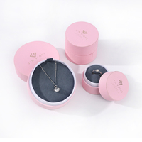 Boîte à bijoux en gros, boîte de rangement pour bijoux personnalisée avec couvercle rigide et base, insert en daim, logo personnalisé pour marque de bijoux de luxe