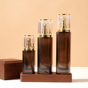 Juego <span class=keywords><strong>de</strong></span> Botellas y Frascos Cosméticos <span class=keywords><strong>de</strong></span> Vidrio <span class=keywords><strong>de</strong></span> Lujo Personalizados, 30ml/90ml/110ml/50g, Botella Cuadrada para Loción/Suero con Bomba y Tapa Dorada - Product Image 3
