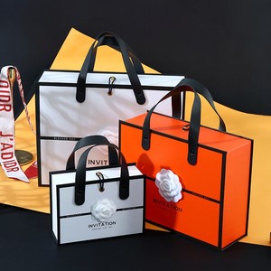 Grand emballage de luxe boîtes d'invitation de mariage boîte-cadeau en papier de carton magnétique doux pour cadeau cosmétique avec poignée en ruban - Product Image 1