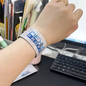 Op Maat Gemaakte Logo Hoge Zichtbaarheid Duurzame Reflecterende Klap Polsband Armband