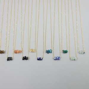 Collar personalizado <span class=keywords><strong>de</strong></span> piedra <span class=keywords><strong>de</strong></span> nacimiento, colgante <span class=keywords><strong>de</strong></span> cristal curativo, joyería <span class=keywords><strong>de</strong></span> cristal crudo - Product Image 1