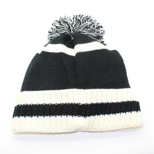 Chapeau d'hiver personnalisé en tricot blanc et <span class=keywords><strong>noir</strong></span> avec <span class=keywords><strong>pompon</strong></span> - Product Image 5