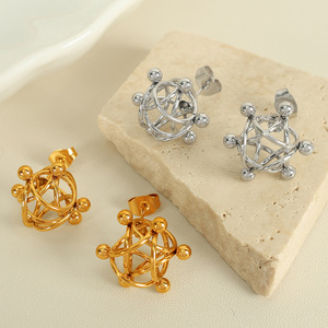 Boucles d'oreilles clous tendance en acier inoxydable doré PVD avec zircon, motif géométrique 3D en forme de boule, pour femme |   Durable et imperméable - Product Image 4