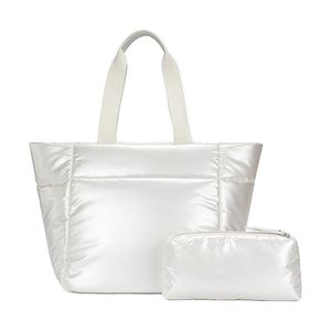 Sac à main fourre-tout matelassé en nylon léger et doux pour femme avec fermeture éclair, personnalisable avec logo, idéal pour les voyages, le travail et la salle de sport - Product Image 4