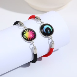 Braccialetto Luminoso Doppio Sole e Luna per Coppie, Regalo di San Valentino per Uomini e Donne, Placcato Nero a Forma di Luna Romantico - Product Image 2